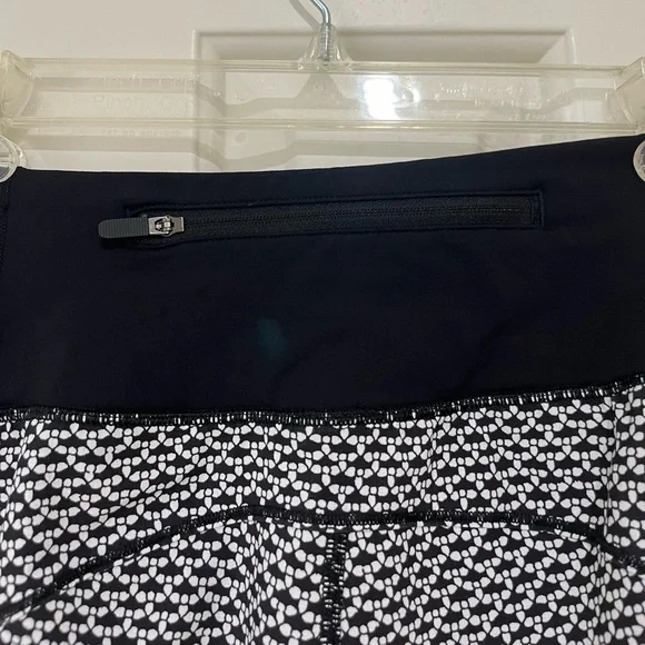 Lululemon Athletica Real Quick Shorts Black & White Size 2 EUC